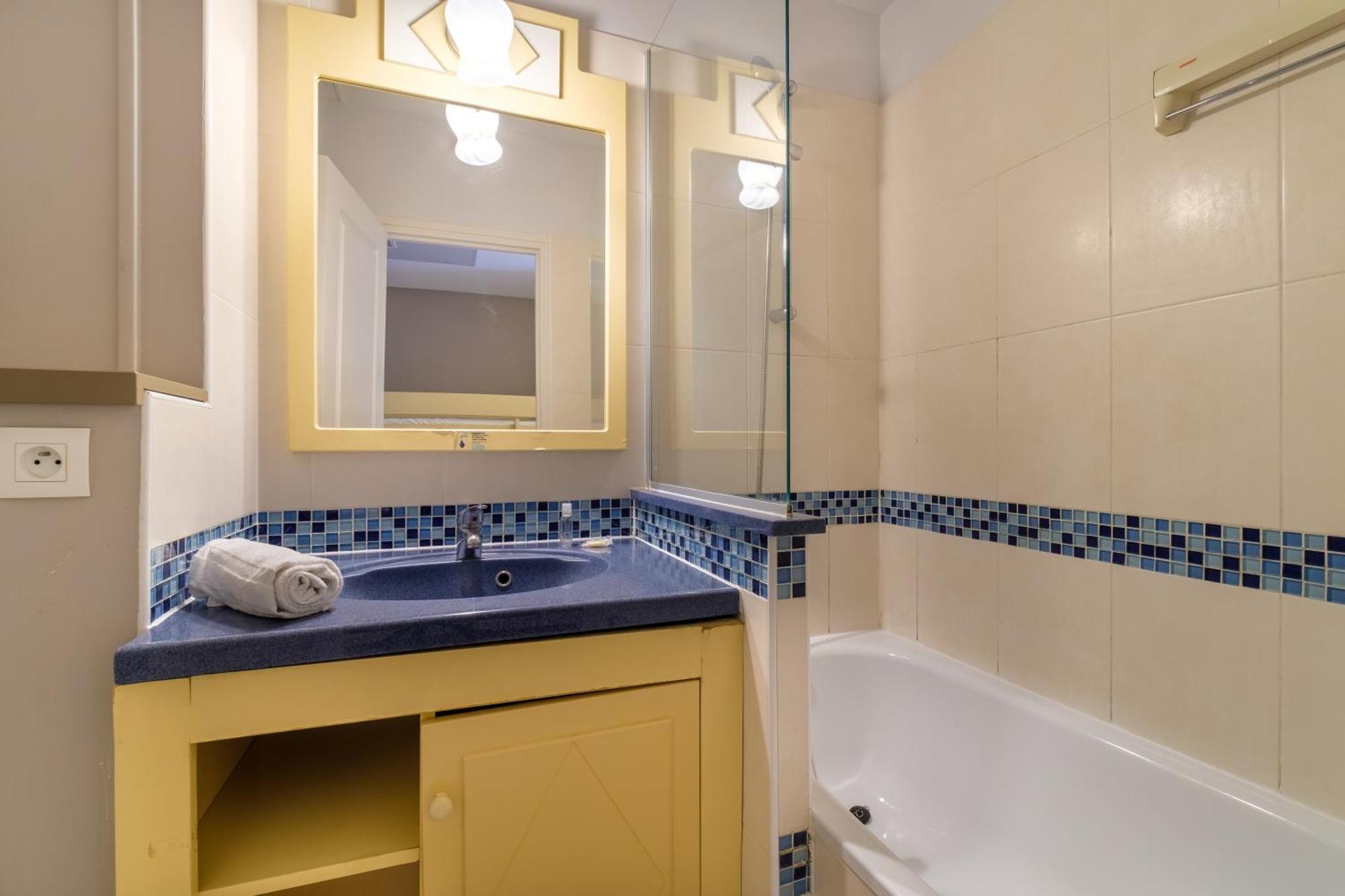 Residence Heliotel Marine Saint-Laurent-du-Var Ngoại thất bức ảnh